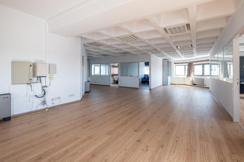 Proprietà commerciale a Larnaca, Cipro, 2 130 m² - foto 3