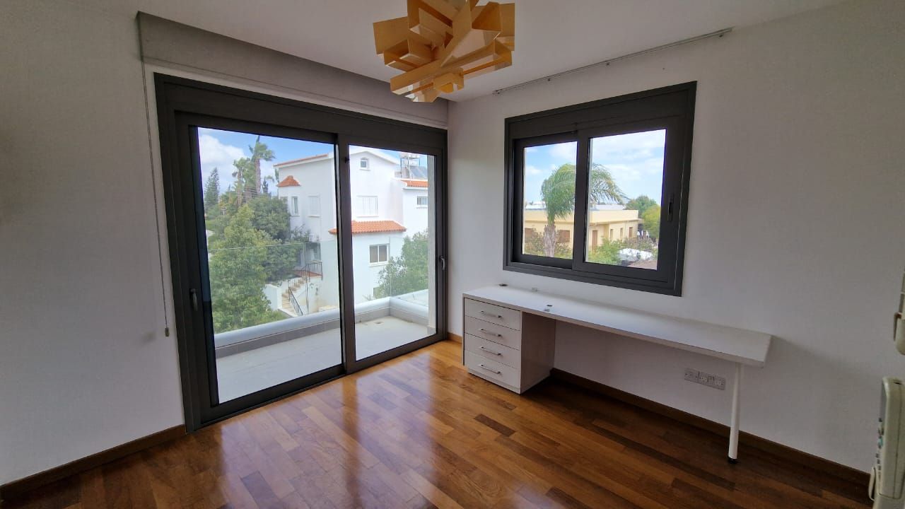 Maison à Strovolos, Chypre, 348 m² - image 5