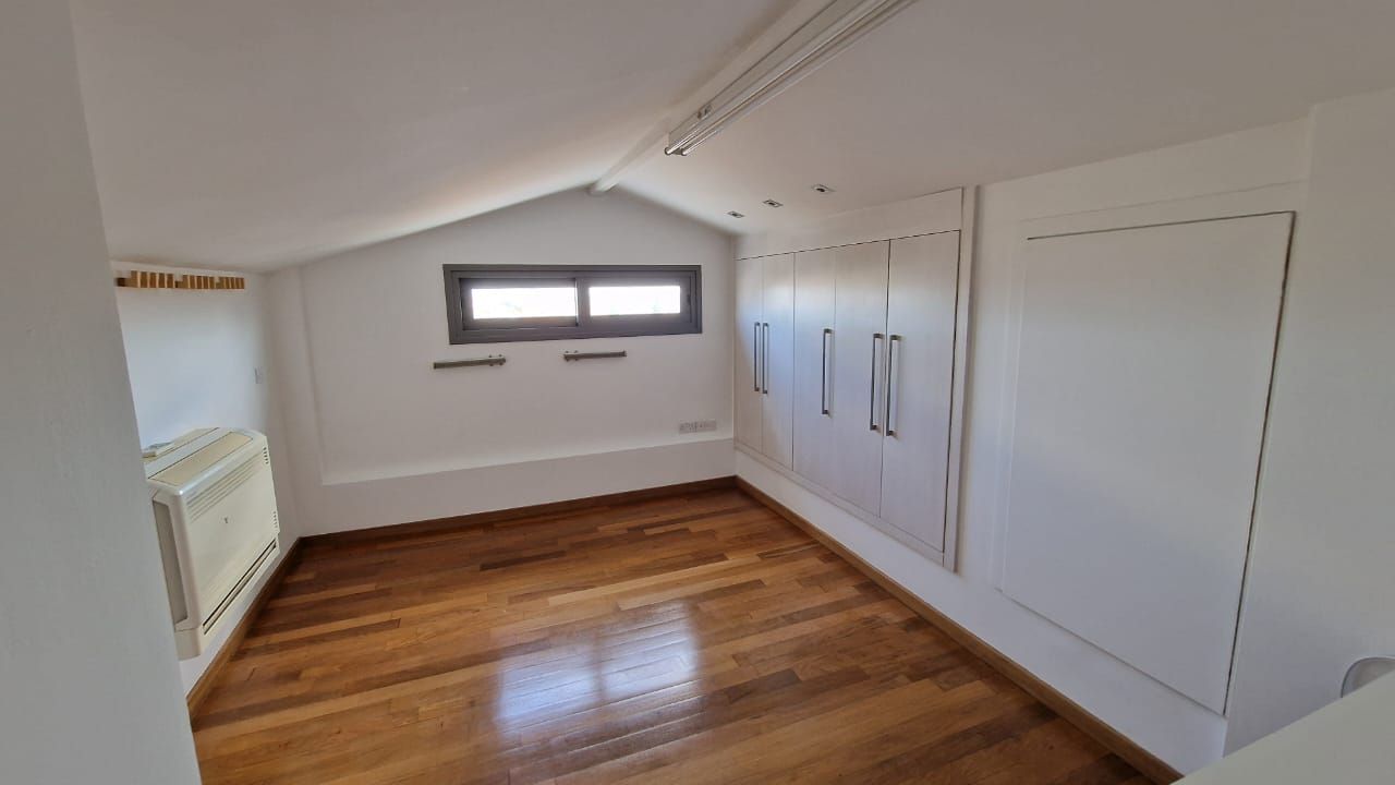 Maison à Strovolos, Chypre, 348 m² - image 7