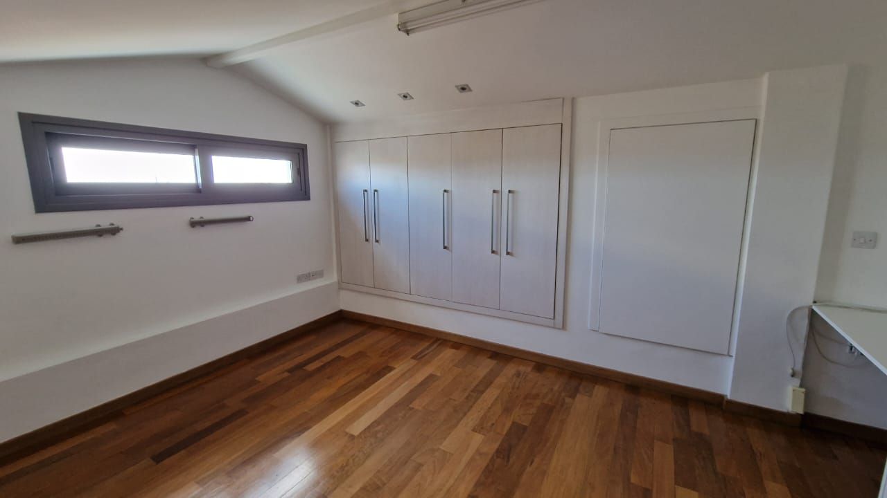 Maison à Strovolos, Chypre, 348 m² - image 8