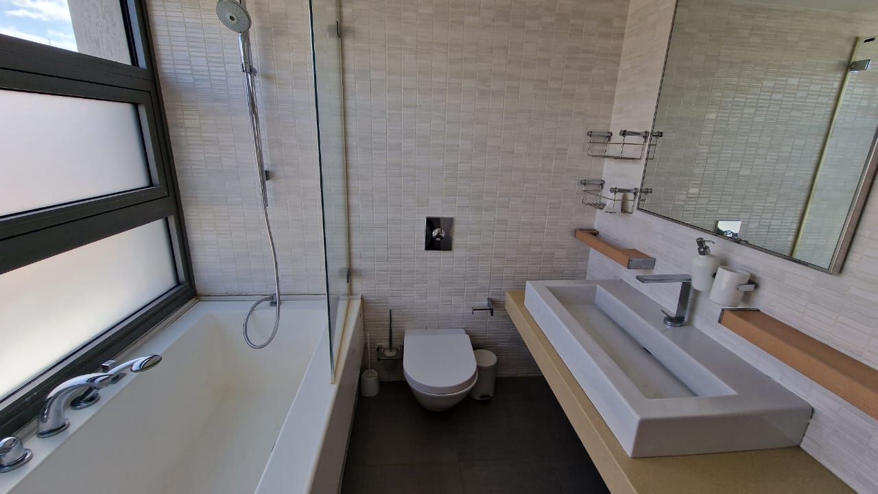 Maison à Strovolos, Chypre, 348 m² - image 10