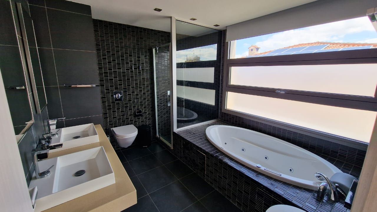 Maison à Strovolos, Chypre, 348 m² - image 11