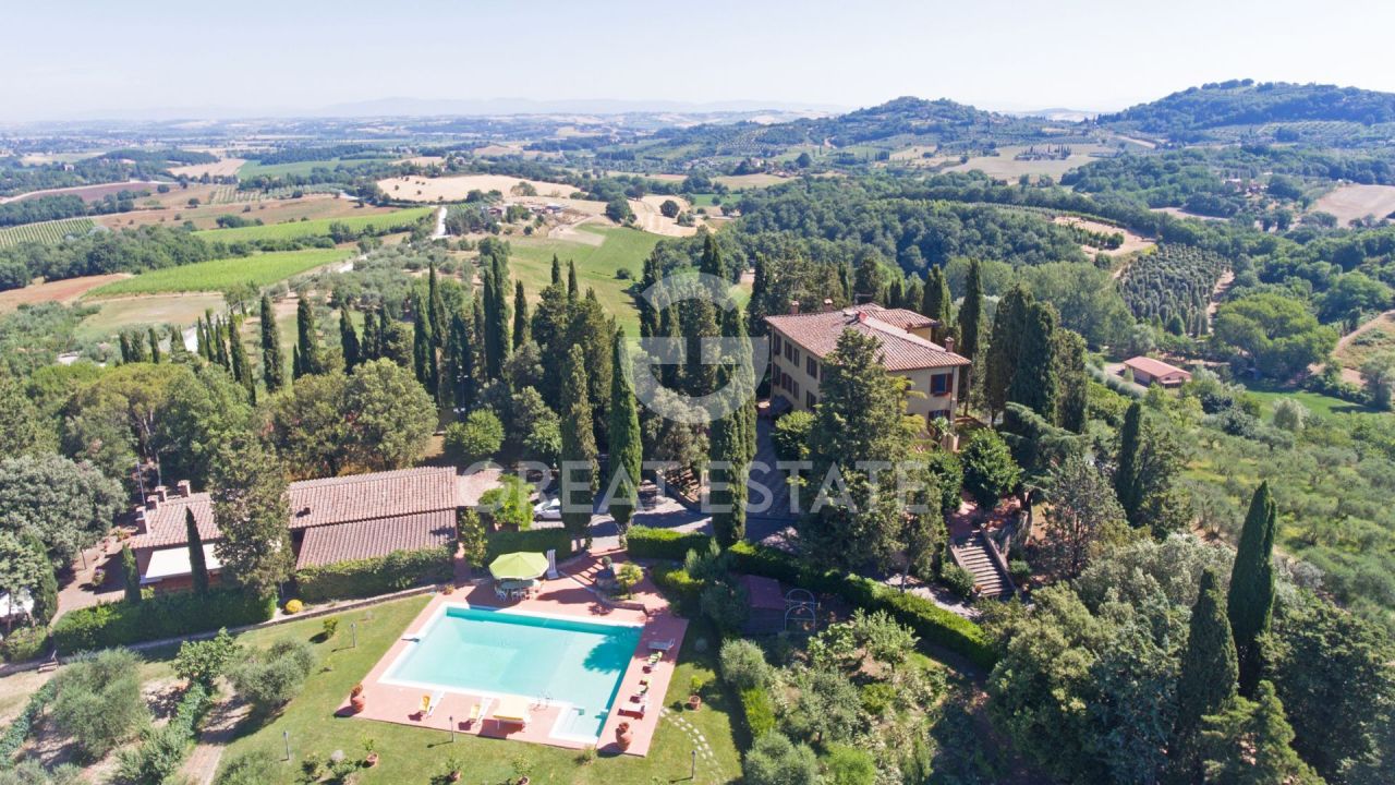 Villa in Chiusi, Italy, 893.55 m² - picture 1