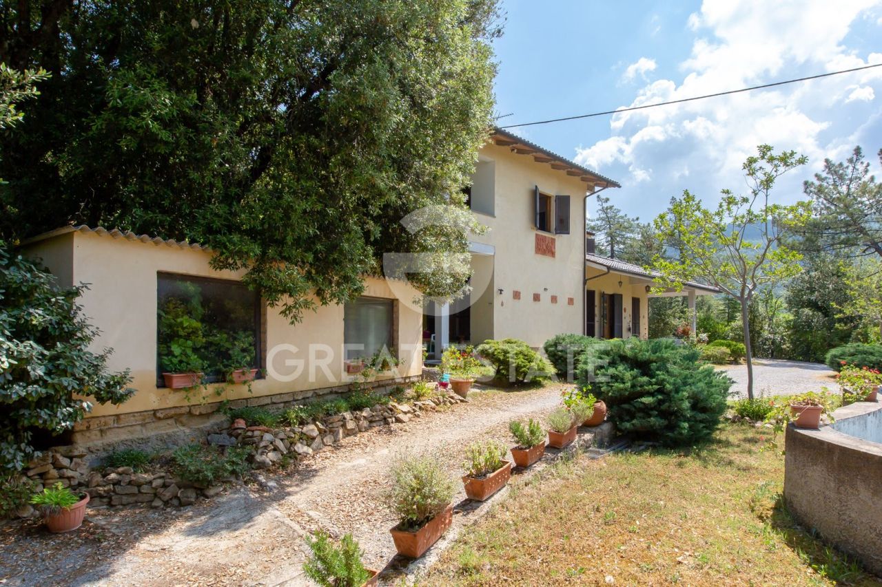 Casa en Castiglion Fiorentino, Italia, 455.45 m² - imagen 1