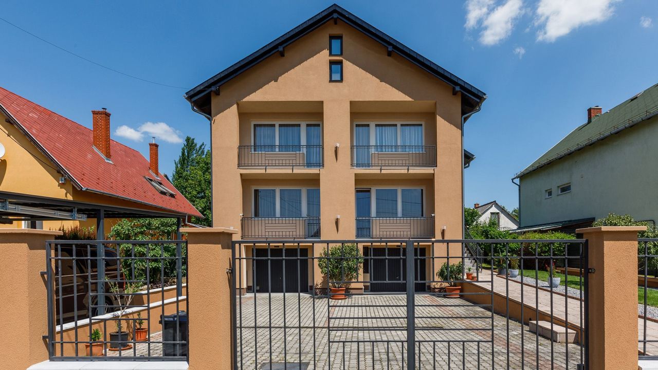 Haus in Hévíz, Ungarn, 369 m² - Foto 1
