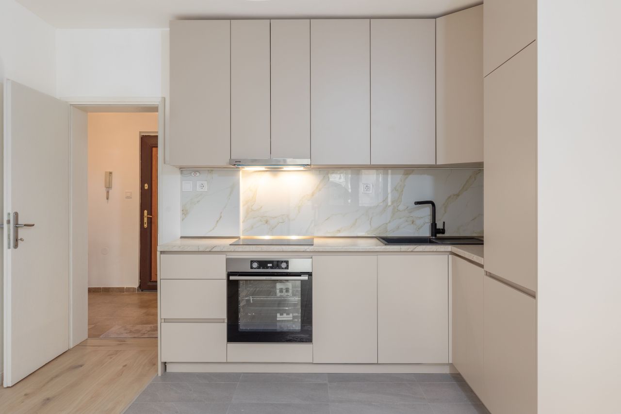 Flat in Bar, Montenegro, 48 m² - picture 1