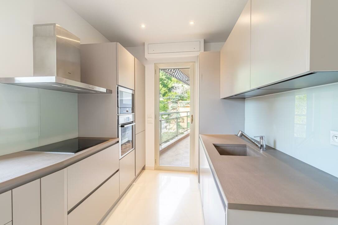 Apartment in Saint Roman, Monaco, 211 m² - picture 3