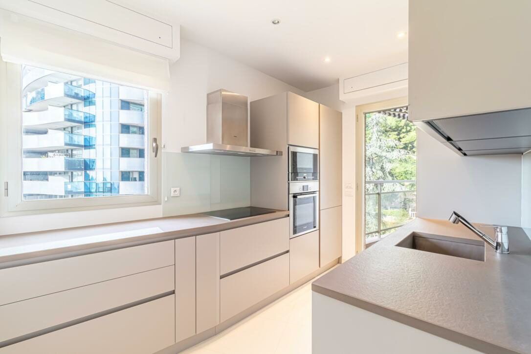 Apartment in Saint Roman, Monaco, 211 m² - picture 4