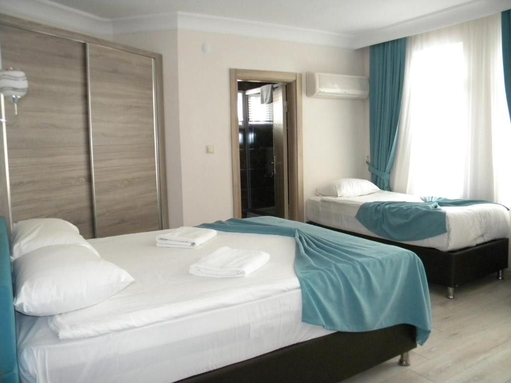 Hotel in Lloret de Mar, Spain, 2 000 m² - picture 1