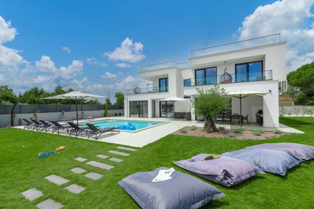 Villa Banjole, Croatia, 350 m² - picture 1