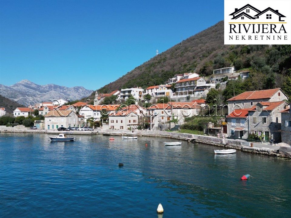 Casa en Tivat, Montenegro, 156 m² - imagen 1