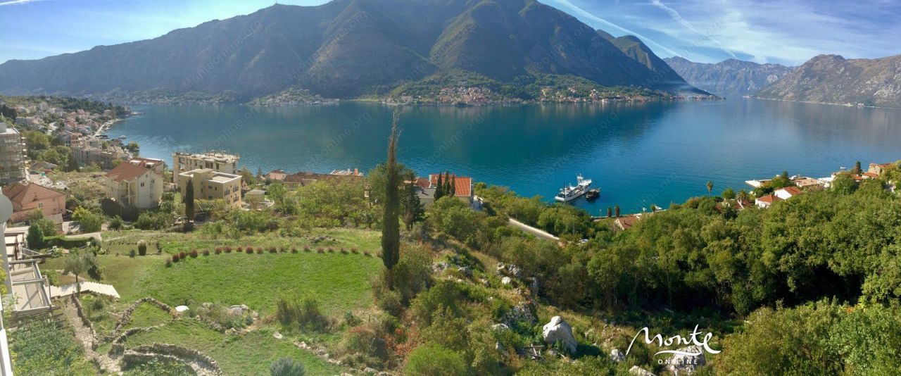 Grundstück in Kotor, Montenegro, 3 060 m² - Foto 1