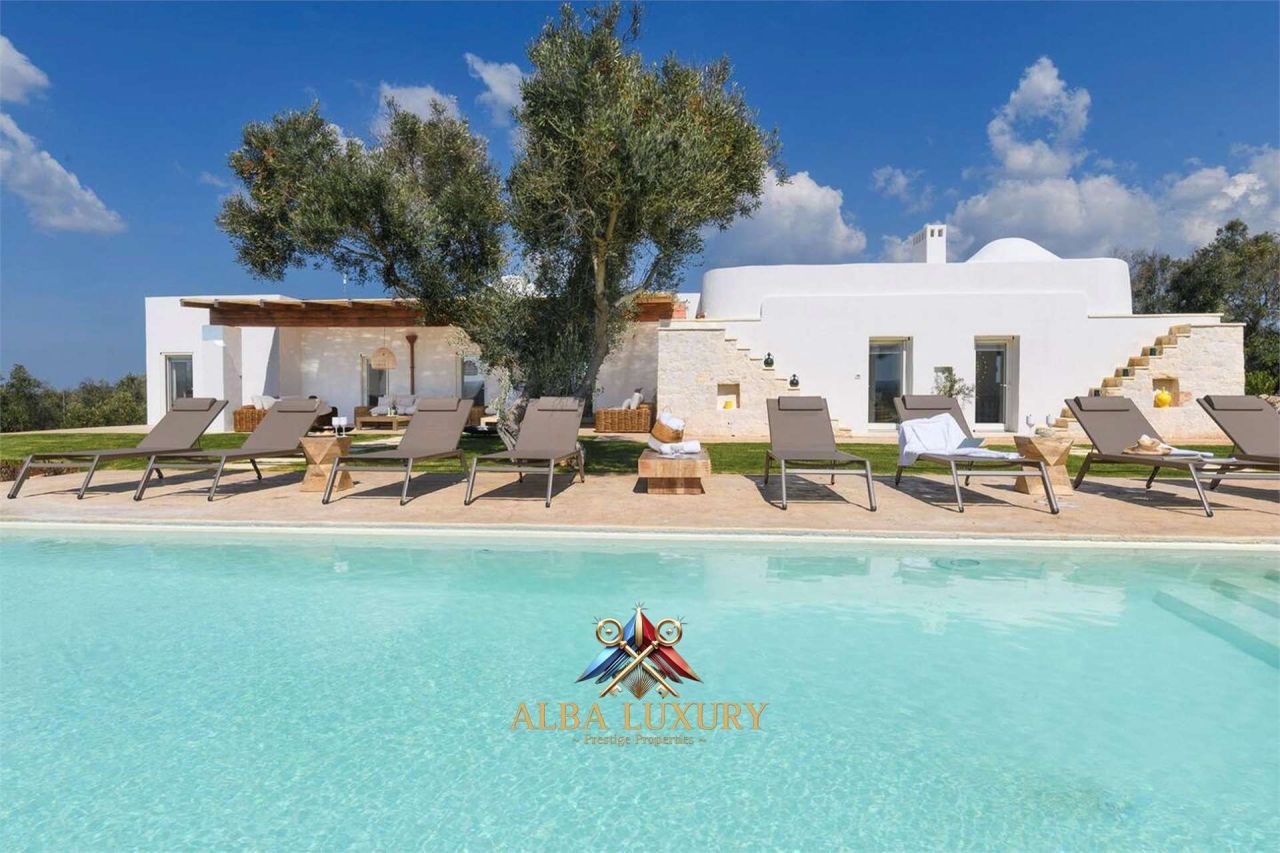Villa à Ostuni, Italie, 300 m² - image 1