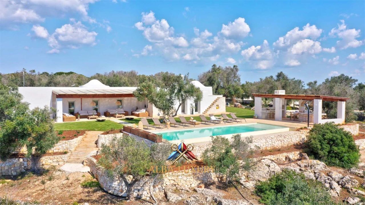 Villa à Ostuni, Italie, 700 m² - image 1