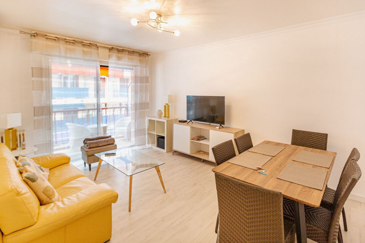 Apartment in Golfe-Juan, France, 61 m² - picture 1