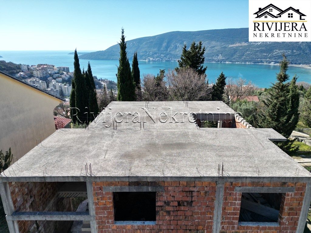 Casa en Herceg-Novi, Montenegro, 293 m² - imagen 1