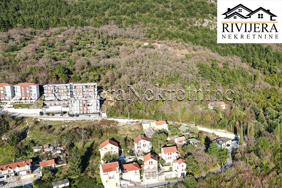 Terreno en Kavač, Montenegro, 2 380 m² - imagen 1