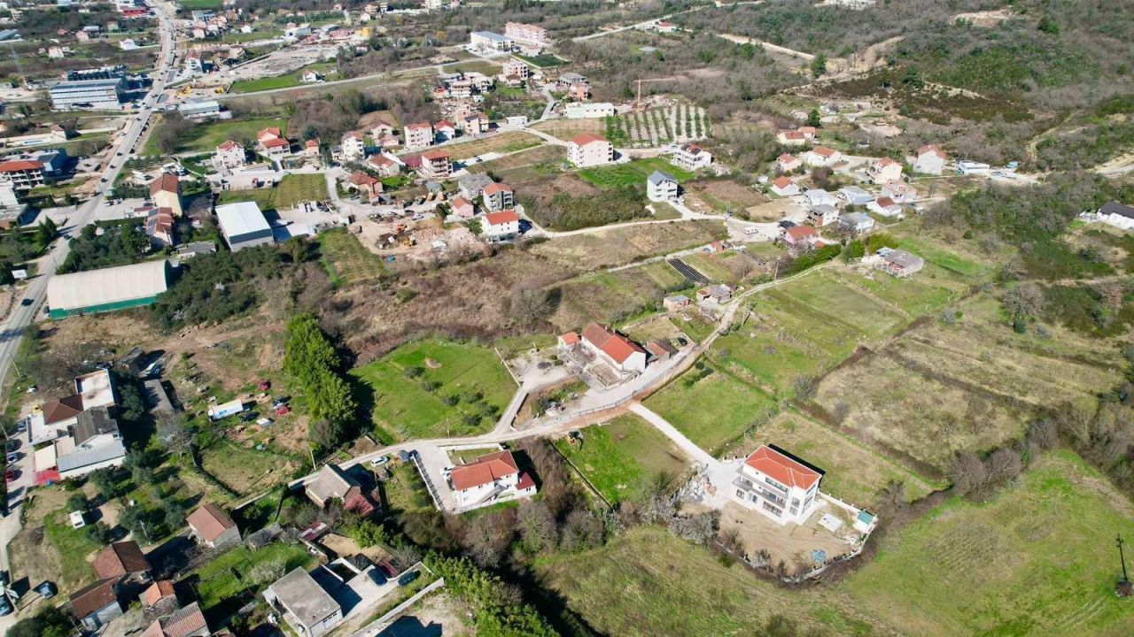 Terreno en Radanovici, Montenegro, 2 044 m² - imagen 1