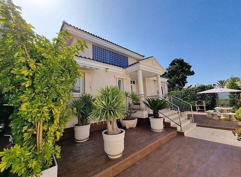 Villa in La Mata, Spain, 438 m² - picture 1