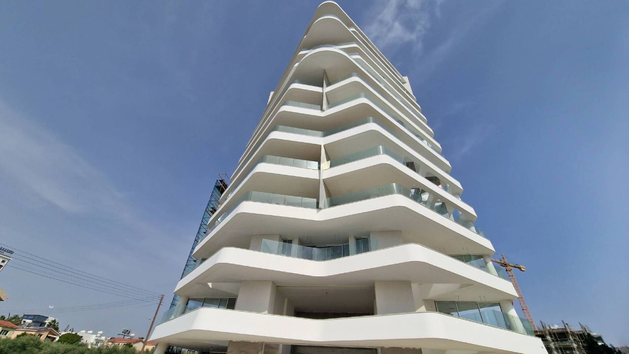 Piso en Mouttagiaka, Chipre, 213 m² - imagen 1
