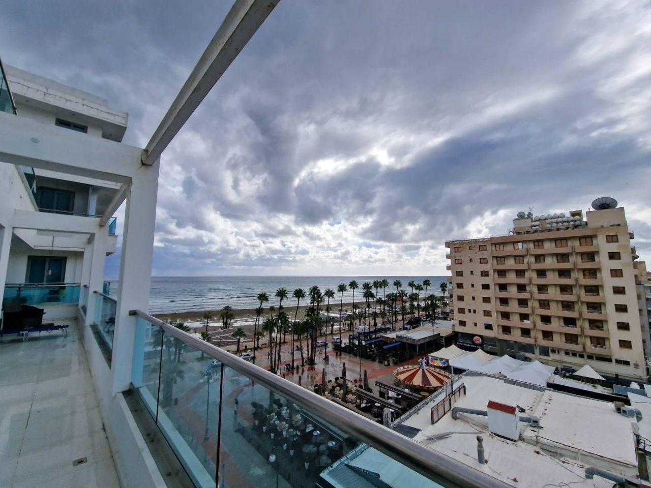 Piso en la playa de Finikoudes, Chipre, 135 m² - imagen 1
