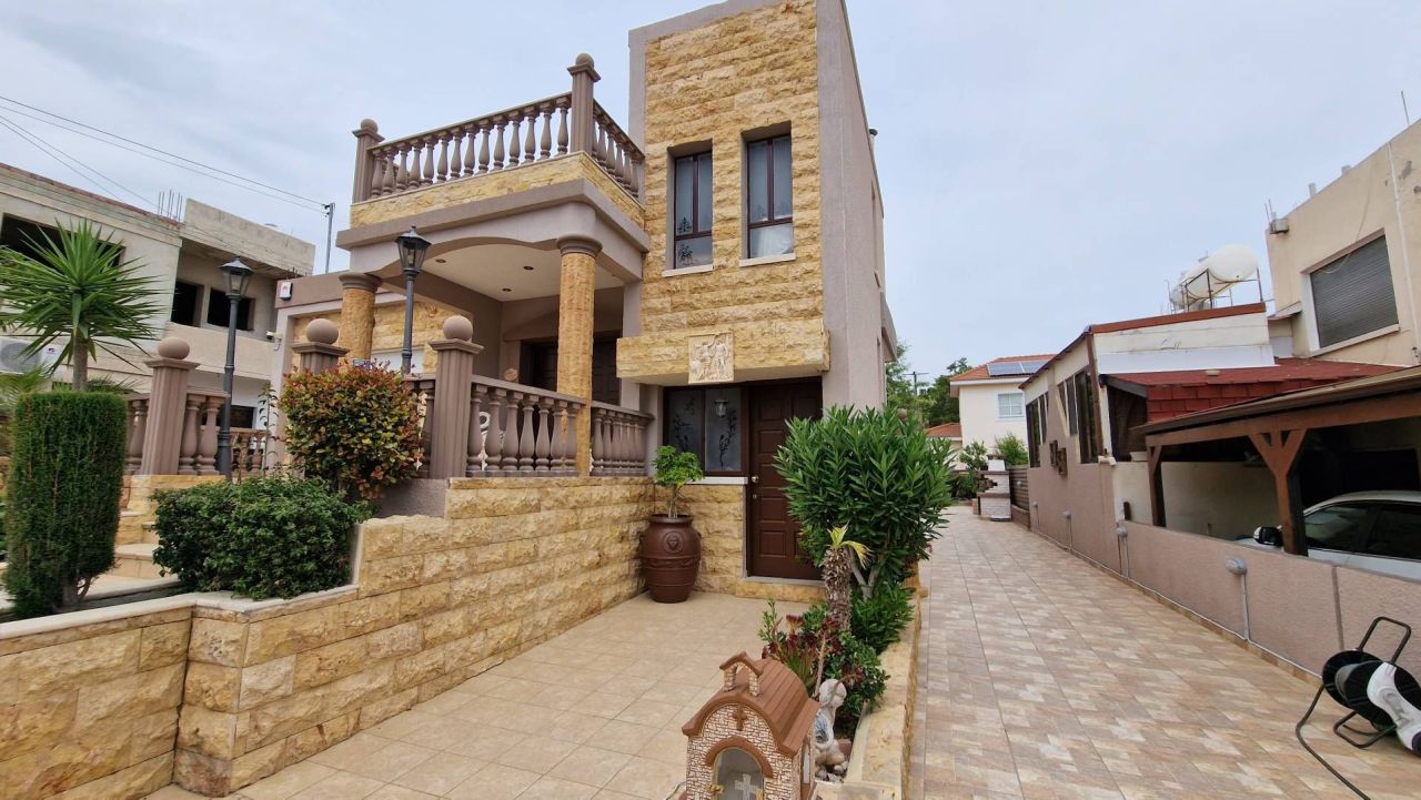 House in Limassol, Cyprus, 275 m² - picture 1