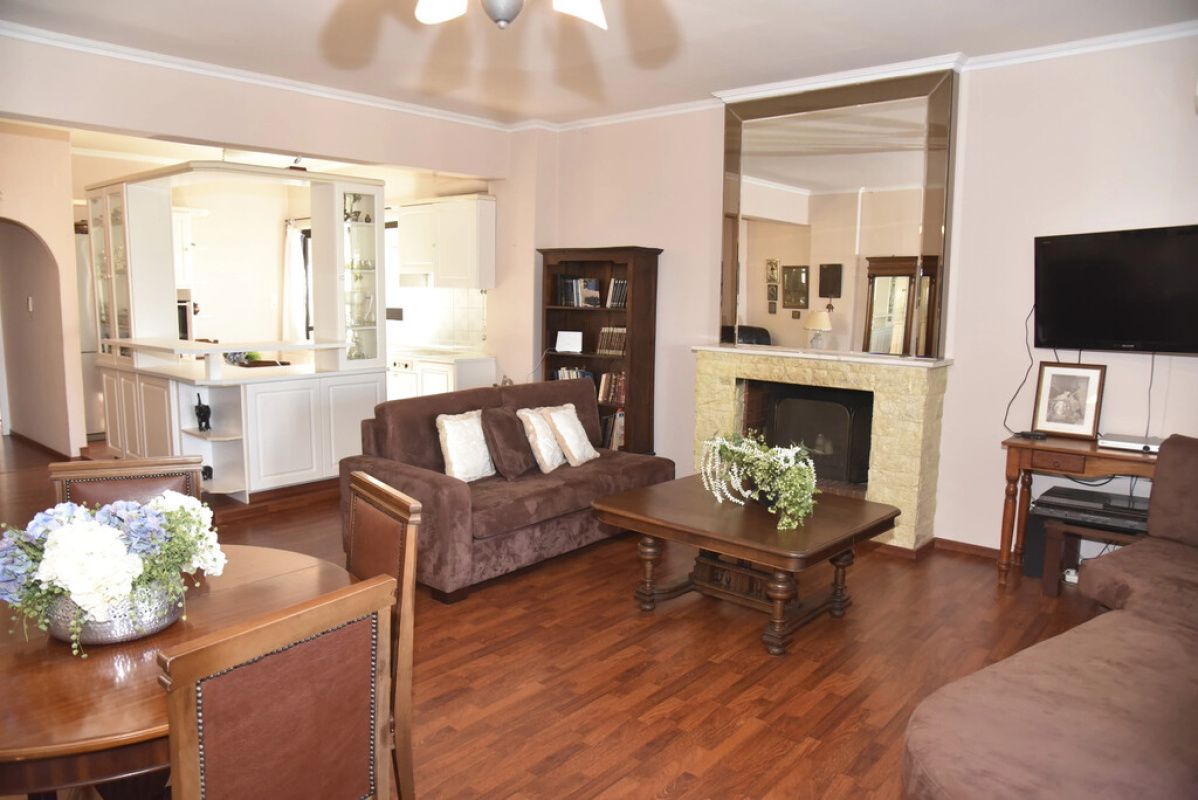 Piso en Atenas, Grecia, 111 m² - imagen 1