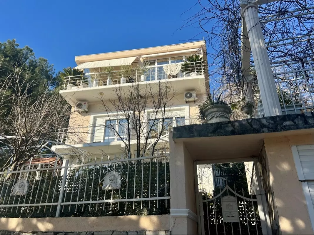 Villa in Bar, Montenegro, 360 m² - picture 1