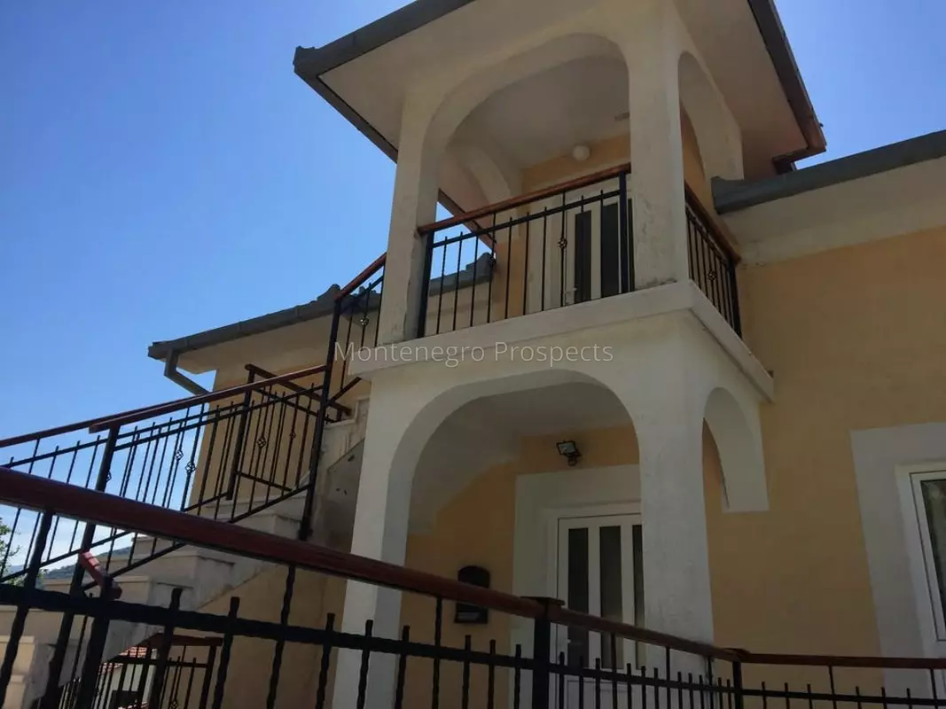 House in Kamenari, Montenegro, 165 m² - picture 2