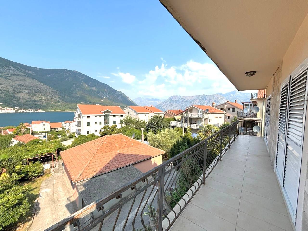 Appartamento a Dobrota, Montenegro, 73 m² - foto 3