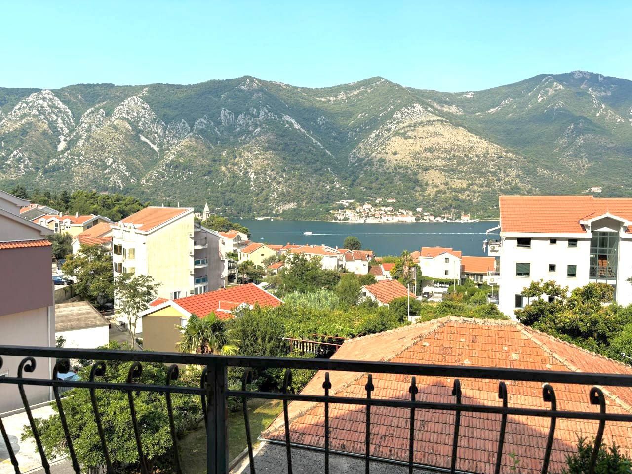 Wohnung in Dobrota, Montenegro, 73 m² - Foto 1