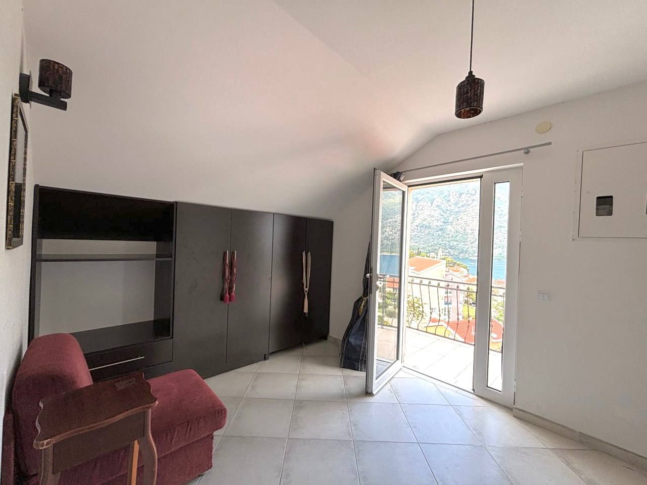 Wohnung in Dobrota, Montenegro, 73 m² - Foto 1