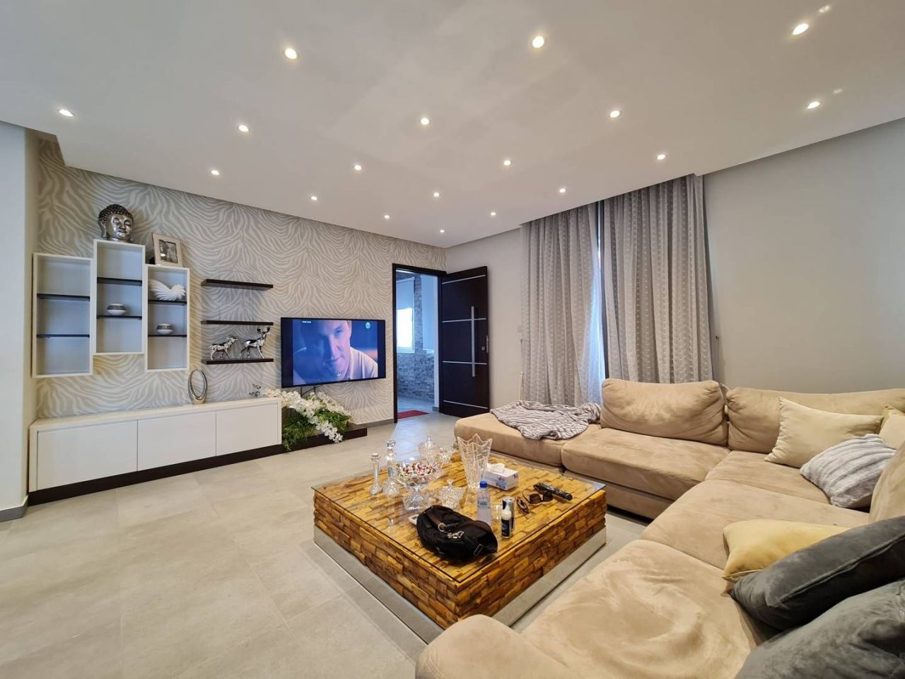 Piso en Episkopi, Chipre, 220 m² - imagen 1