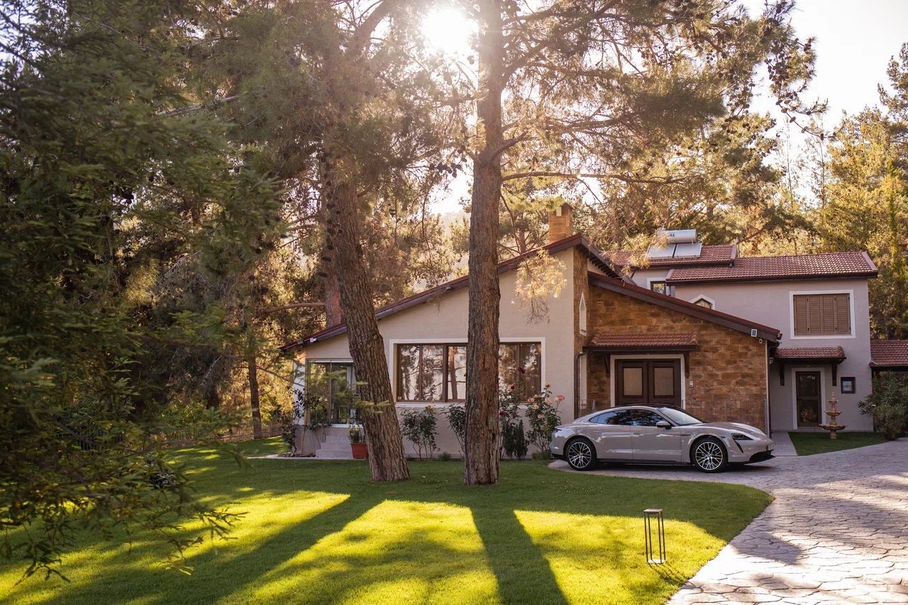 Maison à Moniatis, Chypre, 250 m² - image 1