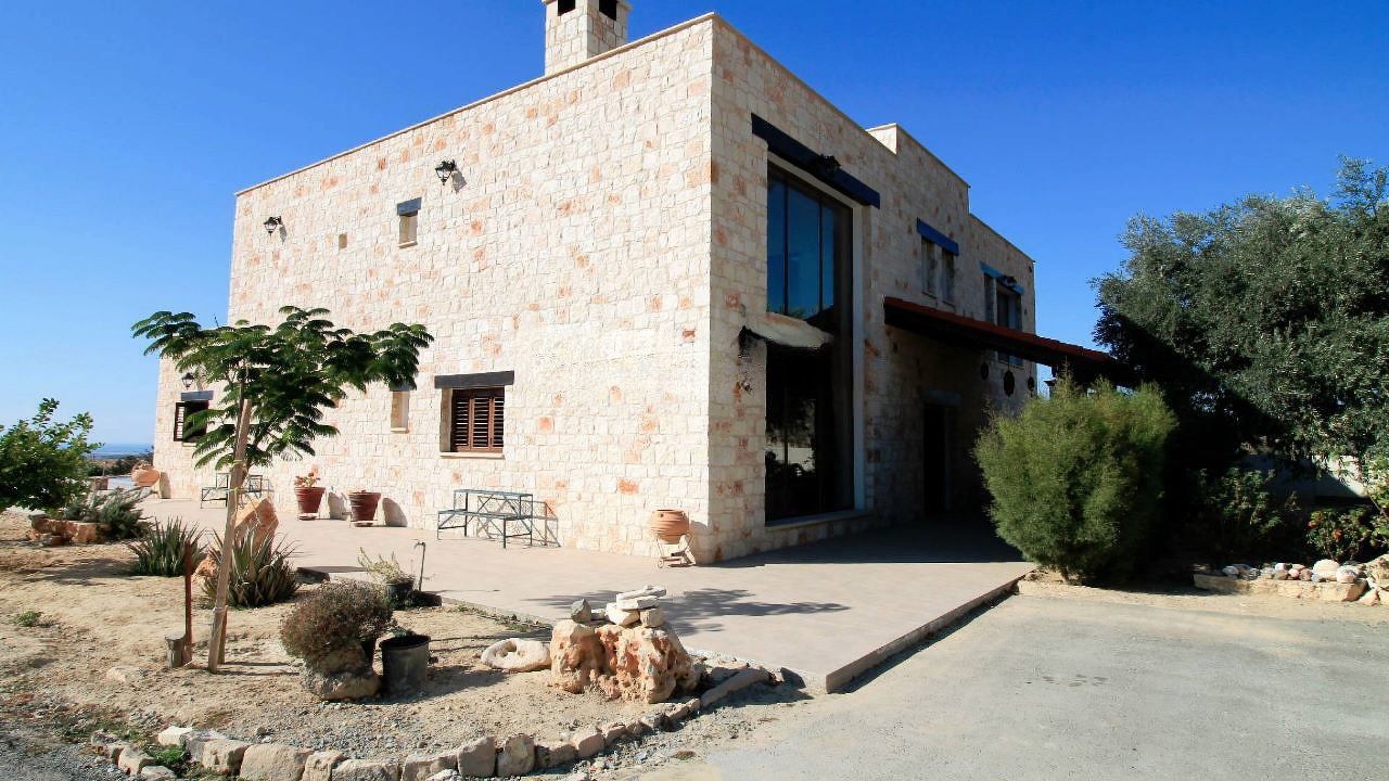 Casa en Kouklia, Chipre, 682 m² - imagen 1