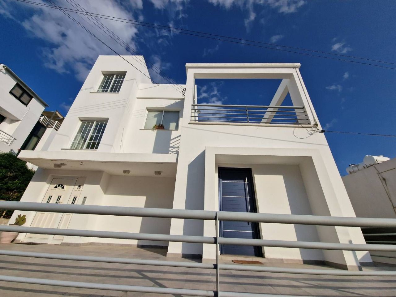Biens commerciaux à Agios Athanasios, Chypre, 372 m² - image 1