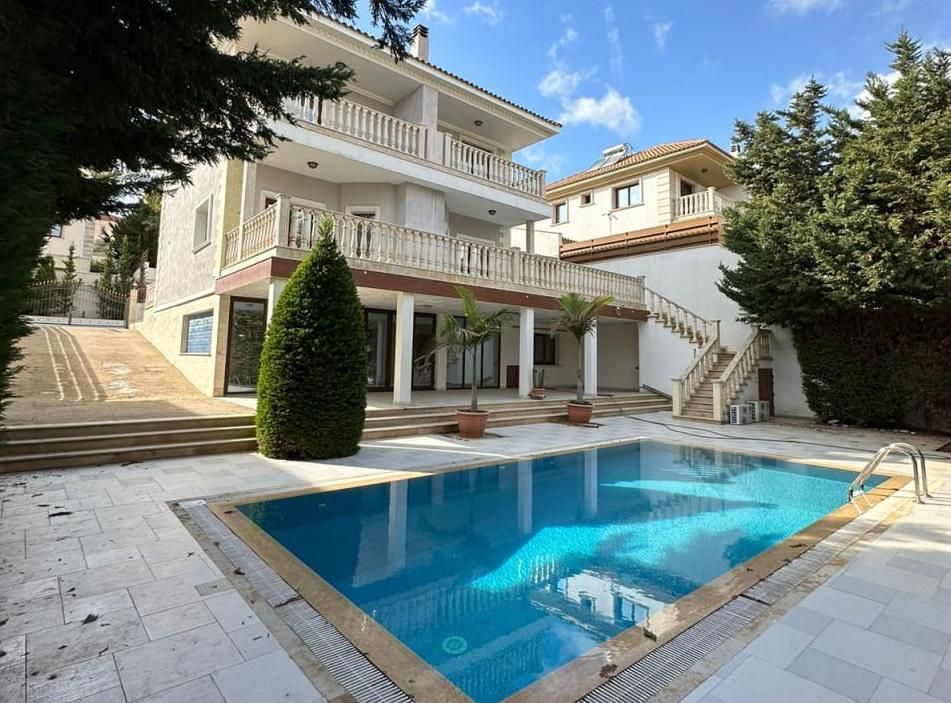 Maison à Mouttagiaka, Chypre, 300 m² - image 1
