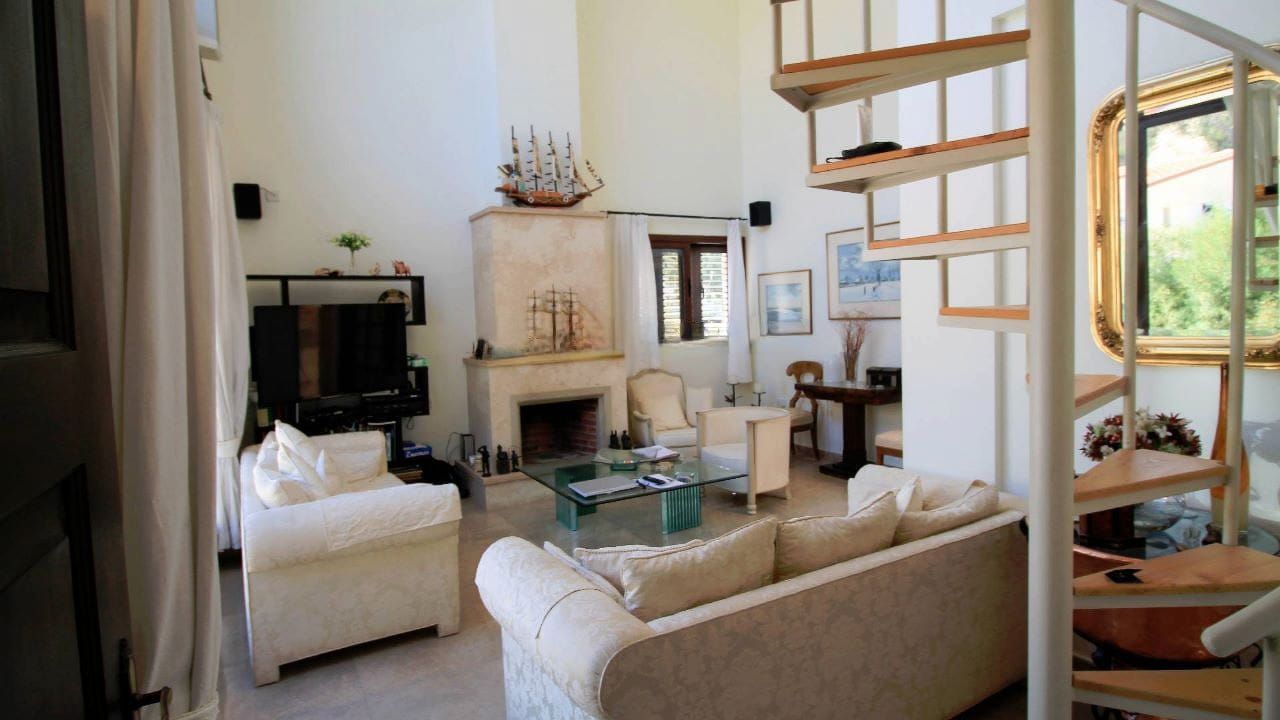 House in Kouklia, Cyprus, 682 m² - picture 3