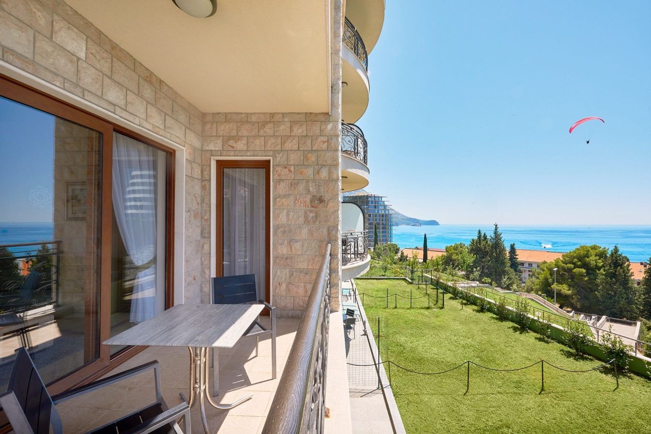 Apartment in Budva, Montenegro, 72 m² - picture 1
