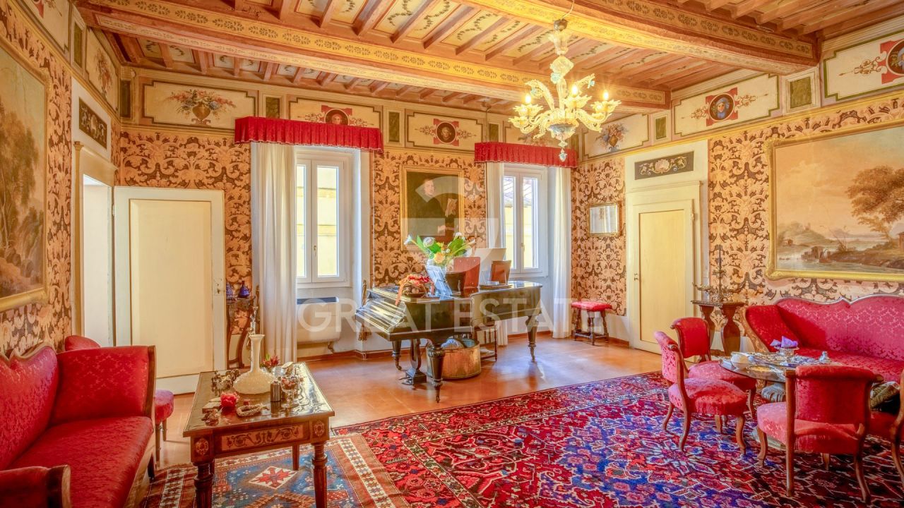 Townhouse in Castiglione del Lago, Italy, 754.15 m² - picture 1