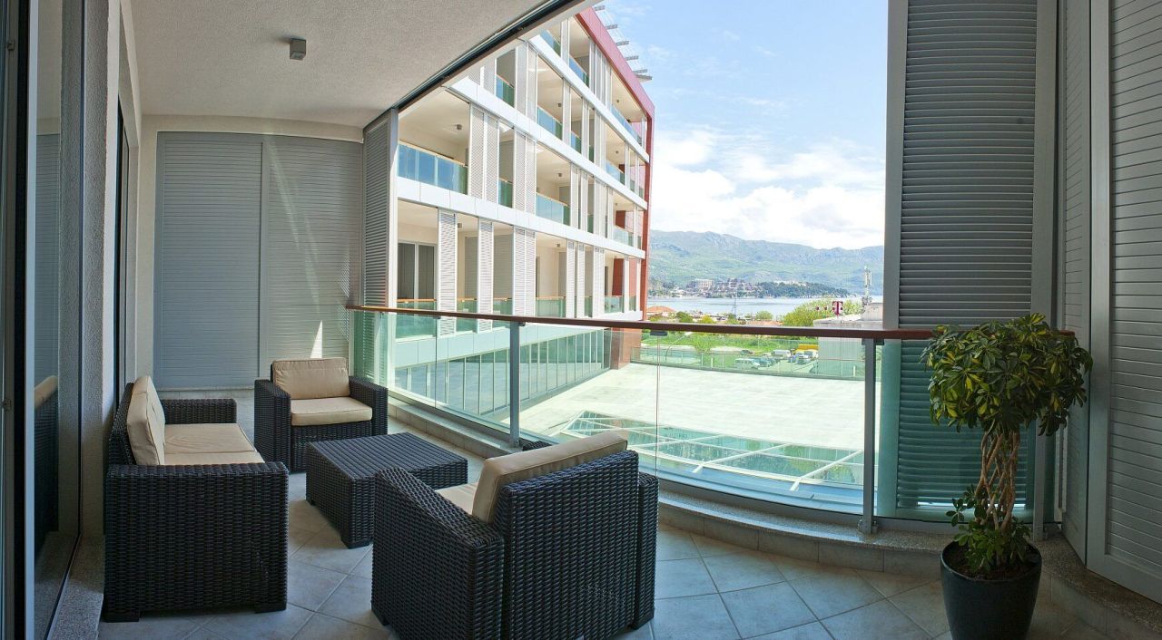 Apartamento en Budva, Montenegro, 95 m² - imagen 1