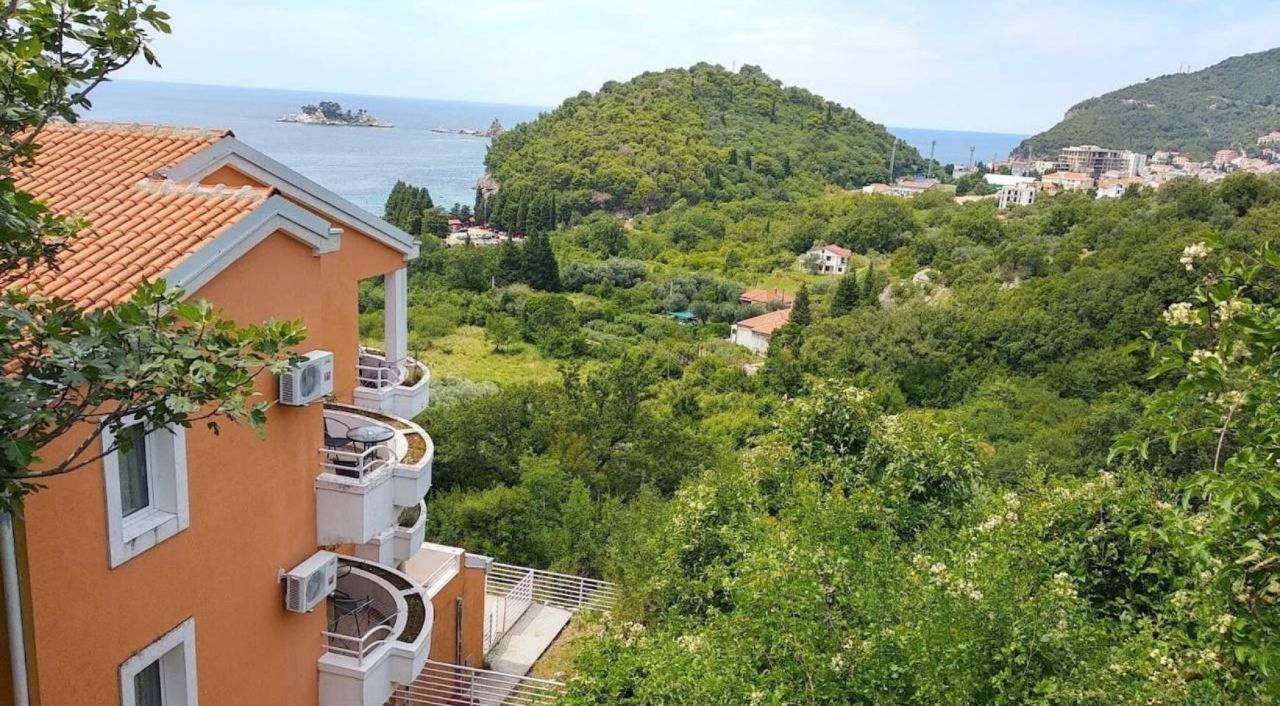 Hôtel à Petrovac, Monténégro, 830 m² - image 1