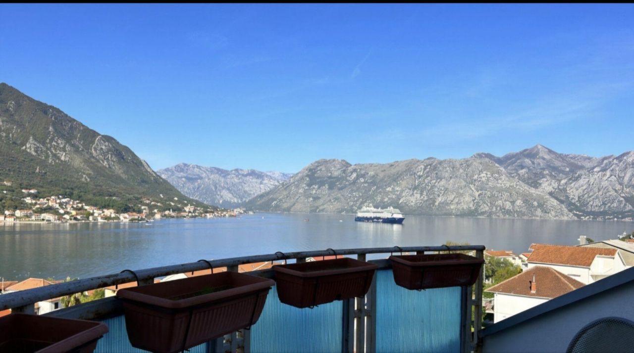Apartment in Kotor, Montenegro, 102 m² - picture 1