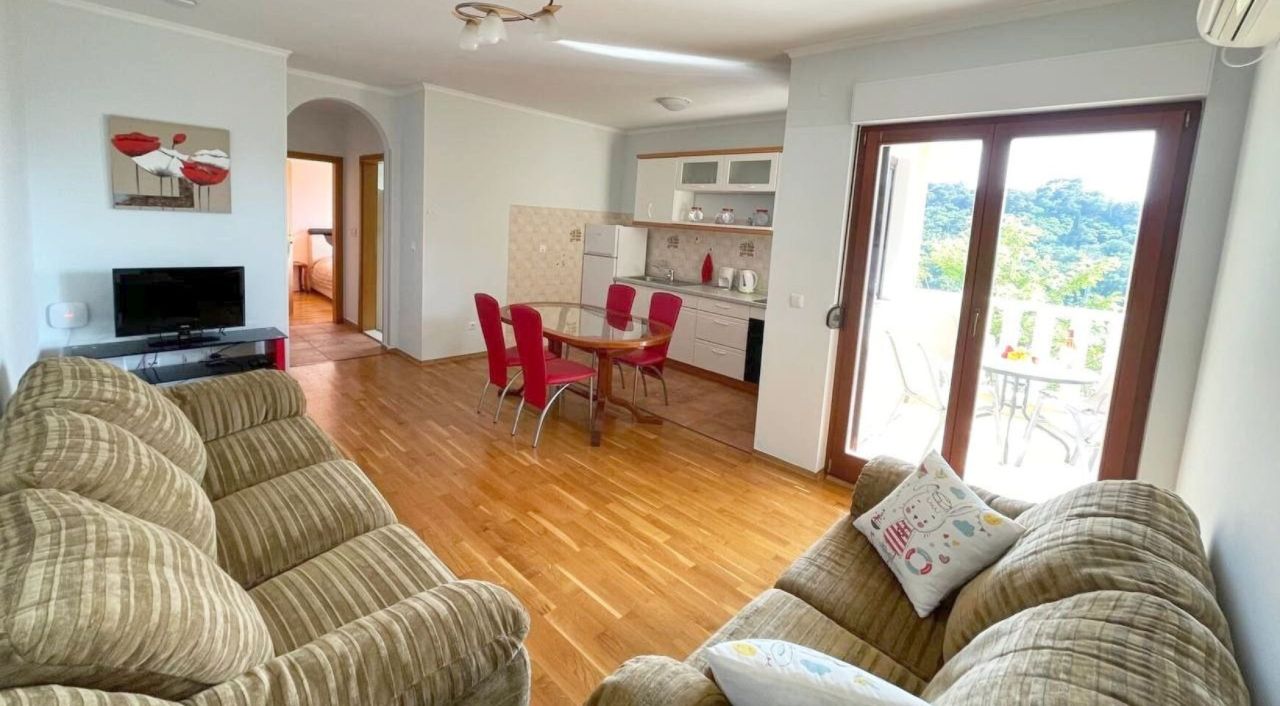 Piso en Petrovac, Montenegro, 48 m² - imagen 1
