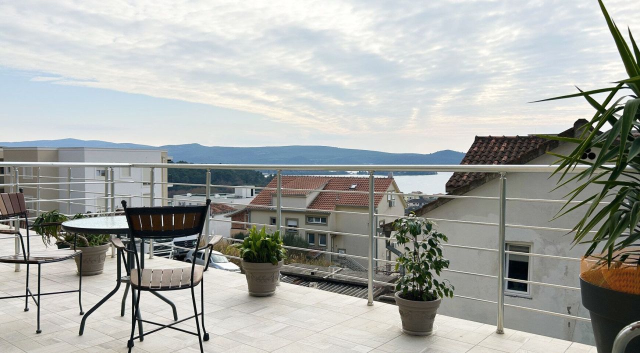 Wohnung in Tivat, Montenegro, 77 m² - Foto 1