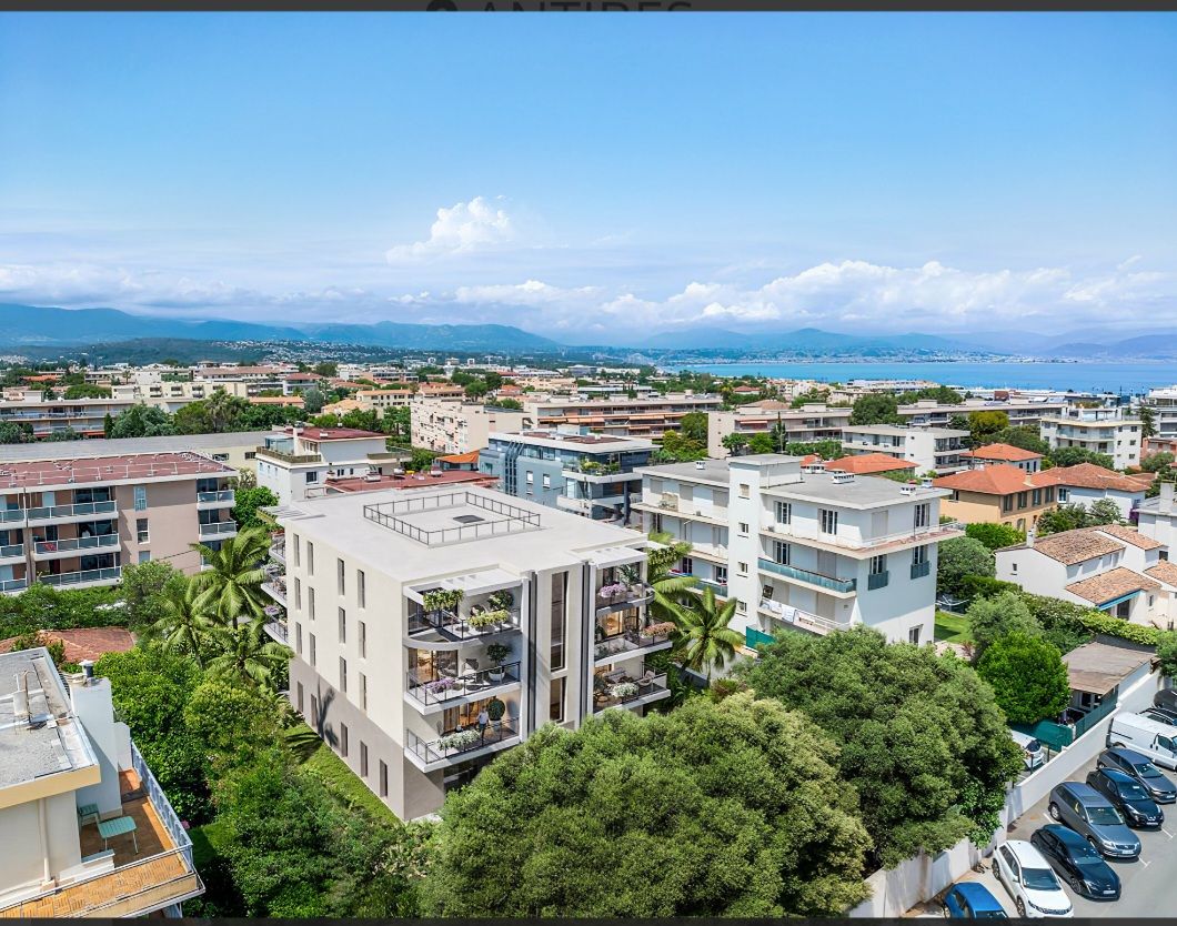 Loft à Antibes, France, 112 m² - image 1