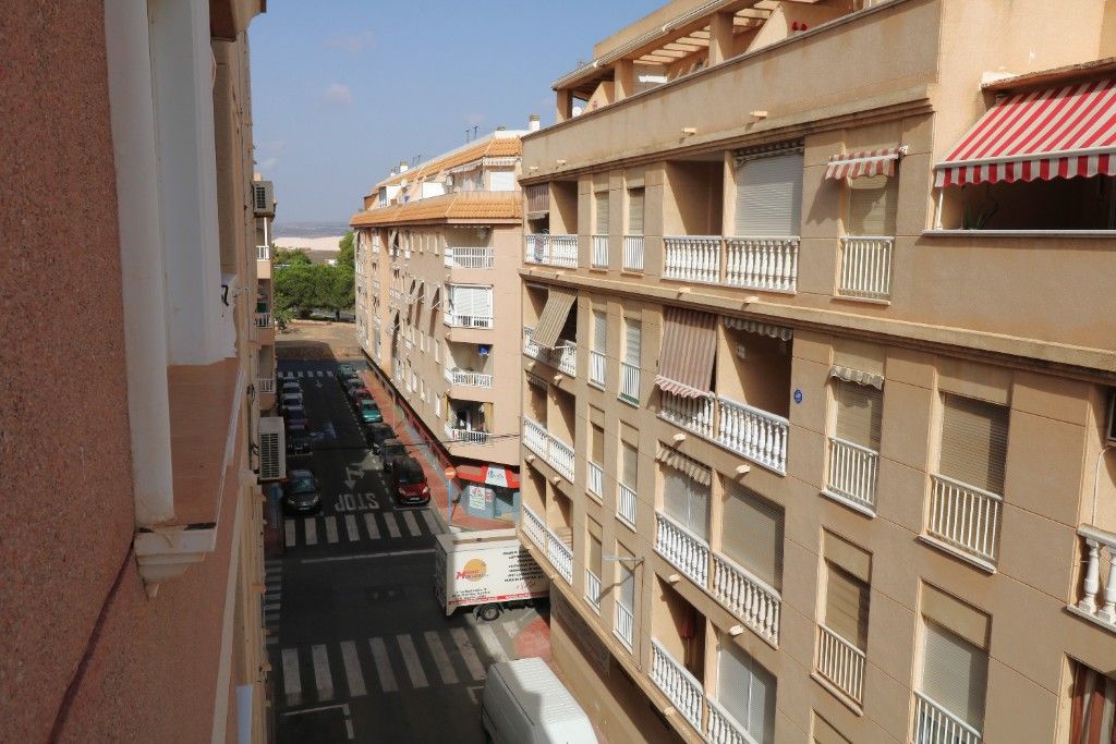 Apartment in Torrevieja, Spain, 70 m² - picture 4