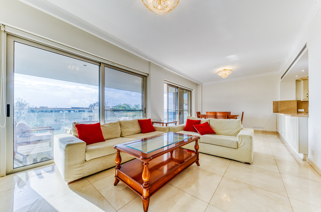 Apartamento en Agios Tychon, Chipre, 210 m² - imagen 1