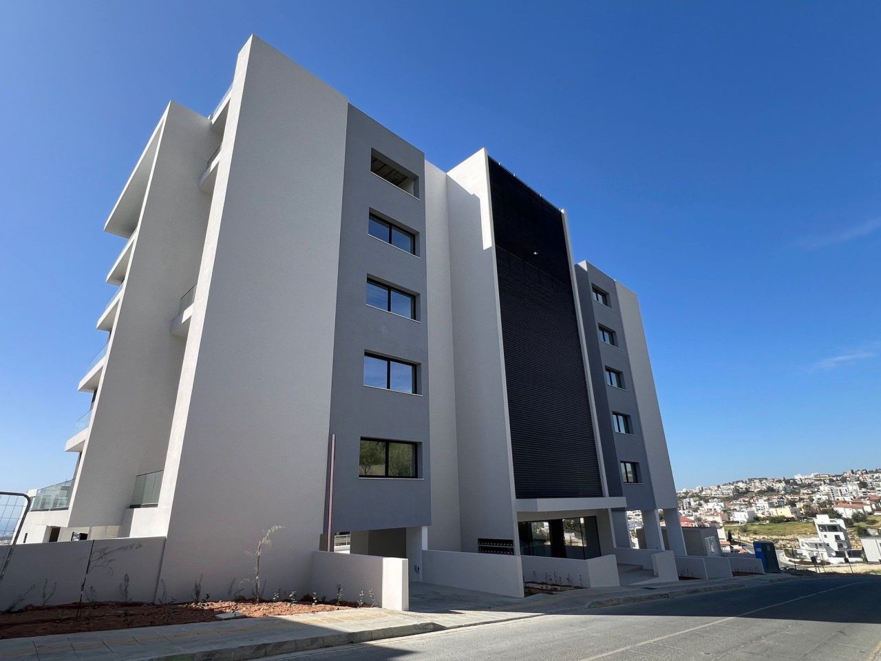 Apartment in Agios Athanasios, Cyprus - picture 3