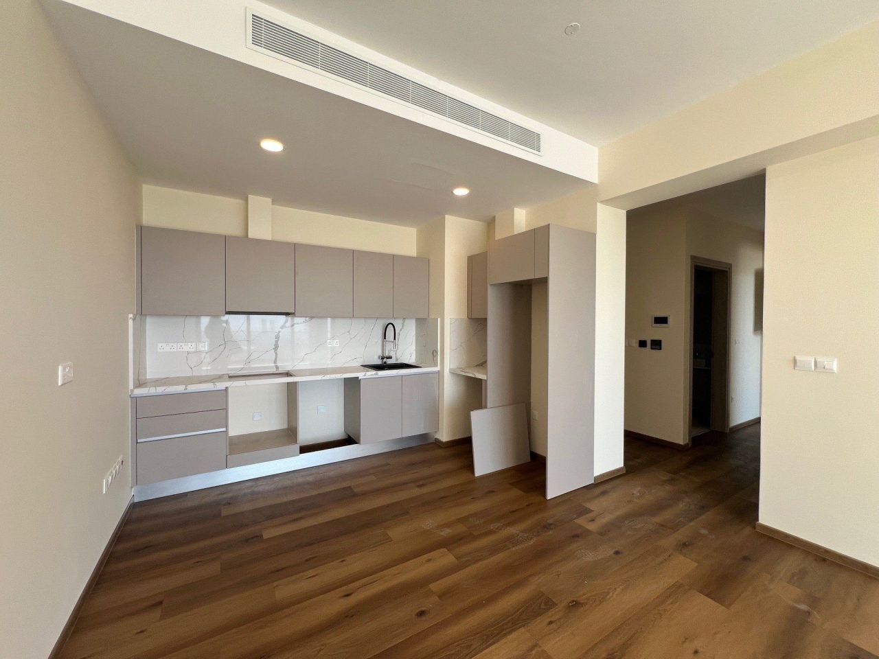 Apartment in Agios Athanasios, Cyprus - picture 4